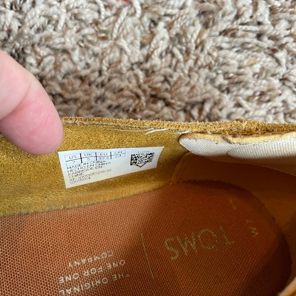Yellow Suede Tom’s Palma Espadrille in great condition - Picture 6 of 11